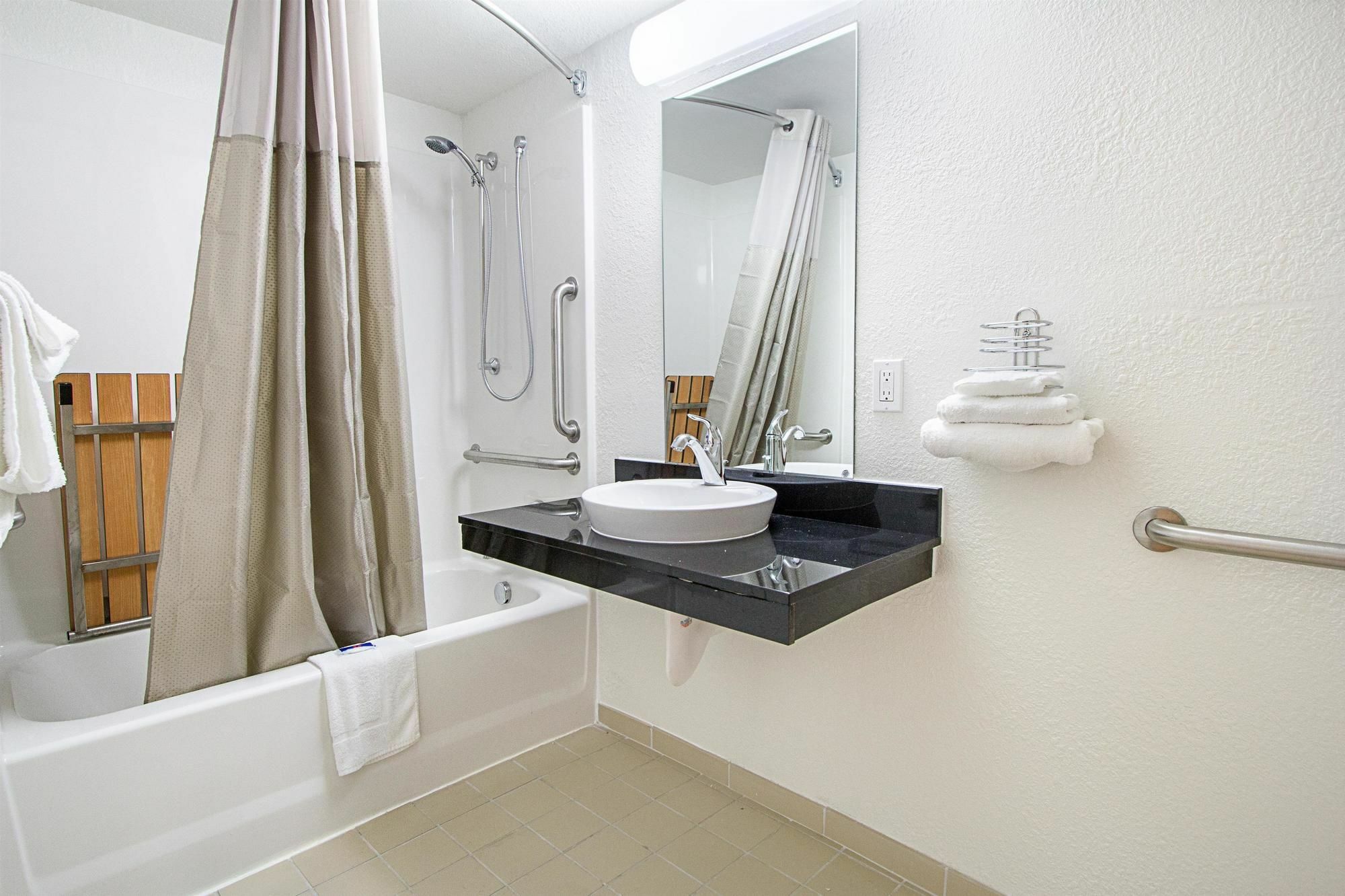 Red Roof Inn Plus+ Columbus - Worthington Dış mekan fotoğraf